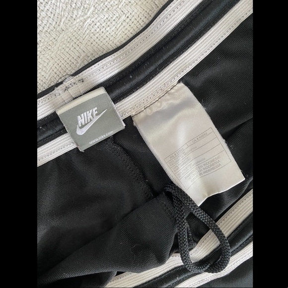 ⏰ Nike - women’s running shorts - L - Picture 2 of 3